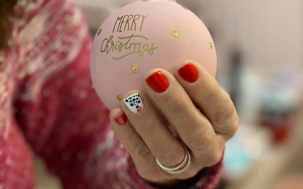La manicura roja vuelve por Navidad